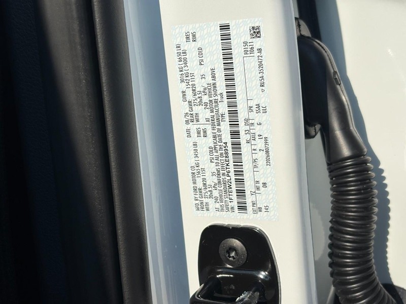 Ford F-150 Vehicle Full-screen Gallery Image 25