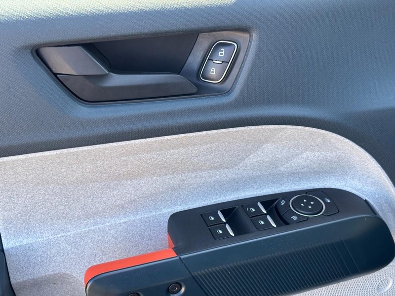 Ford Maverick Vehicle Full-screen Gallery Image 18