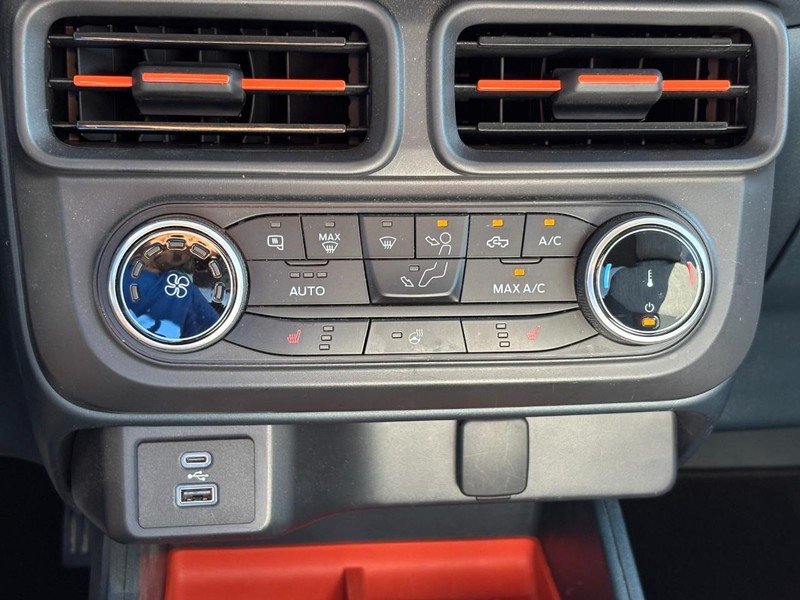Ford Maverick Vehicle Full-screen Gallery Image 24