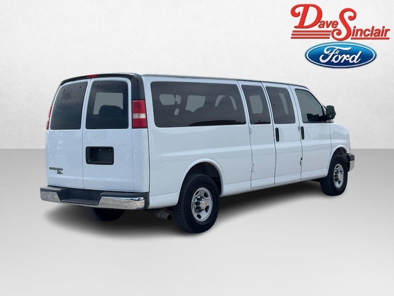 Chevrolet Express Passenger Vehicle Full-screen Gallery Image 07