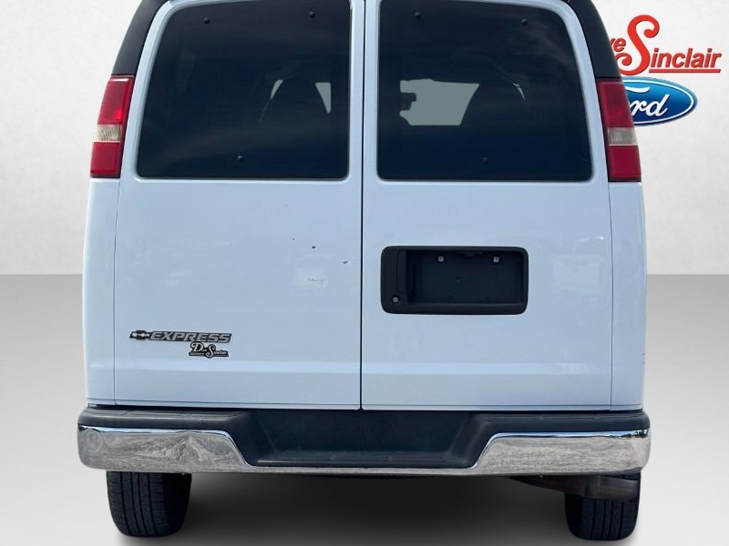 Chevrolet Express Passenger Vehicle Full-screen Gallery Image 08