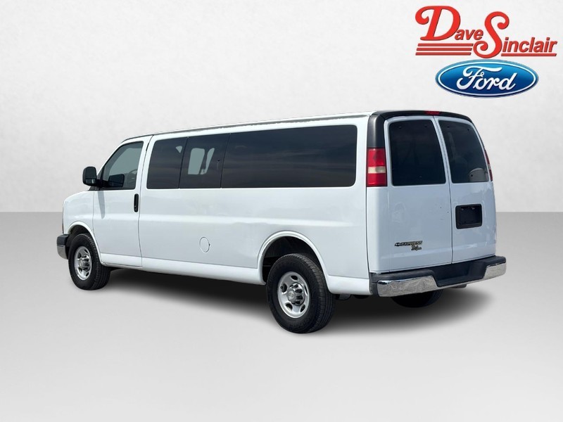 Chevrolet Express Passenger Vehicle Full-screen Gallery Image 09