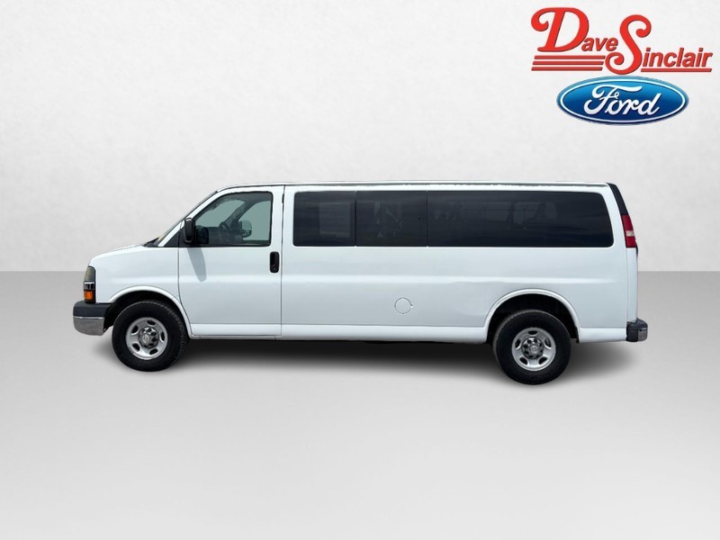Chevrolet Express Passenger Vehicle Full-screen Gallery Image 10