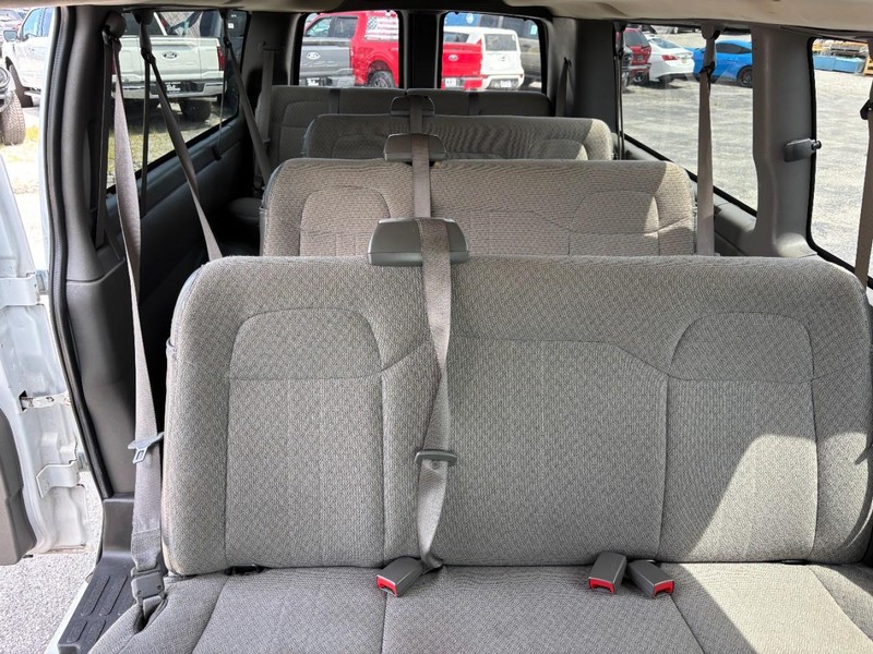Chevrolet Express Passenger Vehicle Full-screen Gallery Image 14