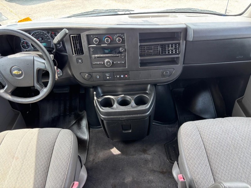 Chevrolet Express Passenger Vehicle Full-screen Gallery Image 16