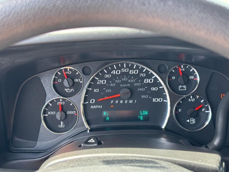 Chevrolet Express Passenger Vehicle Full-screen Gallery Image 21
