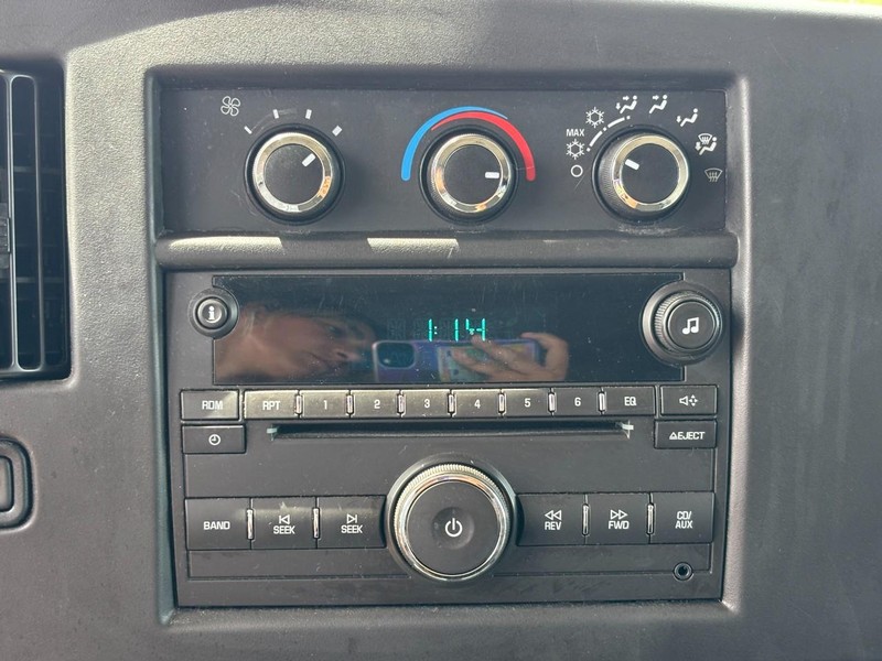 Chevrolet Express Passenger Vehicle Full-screen Gallery Image 22