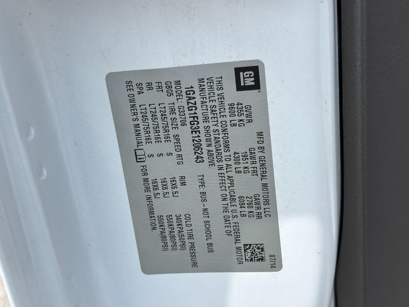 Chevrolet Express Passenger Vehicle Full-screen Gallery Image 23