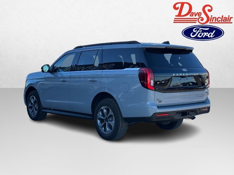 Ford Expedition Vehicle Full-screen Gallery Image 09