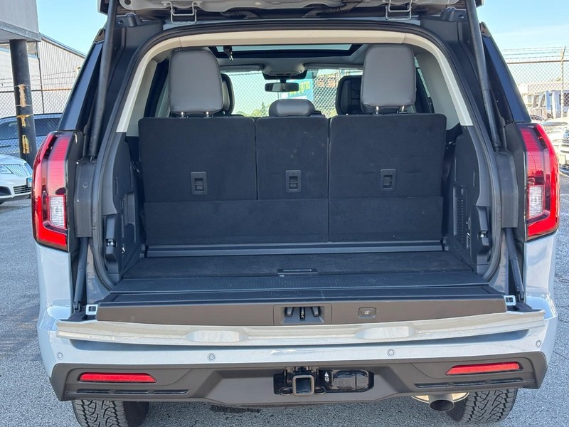 Ford Expedition Vehicle Full-screen Gallery Image 11