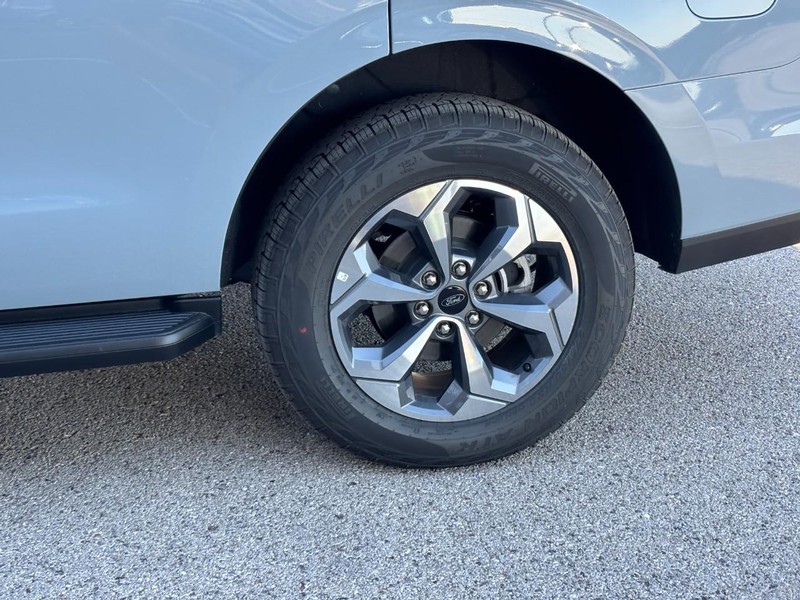 Ford Expedition Vehicle Full-screen Gallery Image 12
