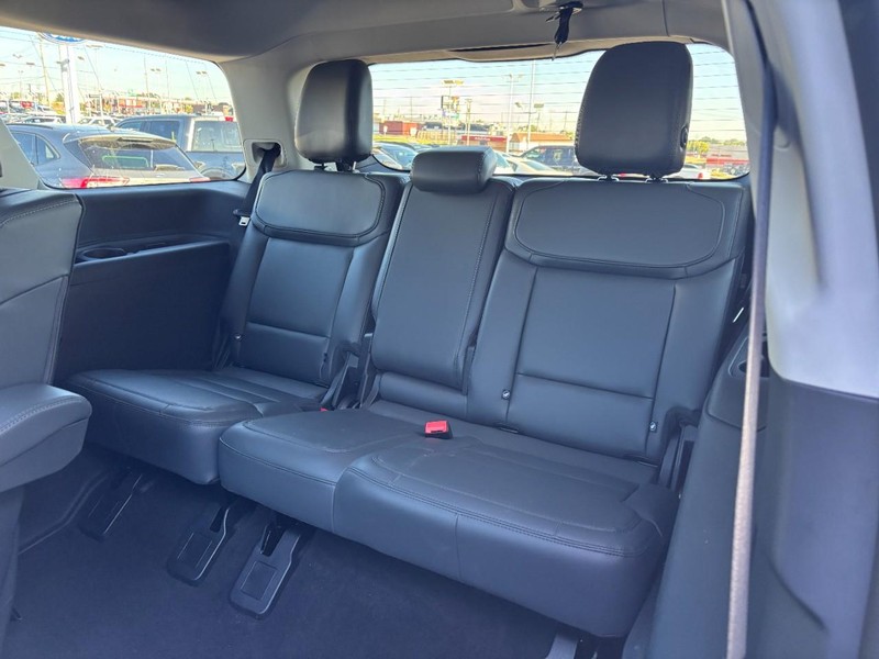 Ford Expedition Vehicle Full-screen Gallery Image 13