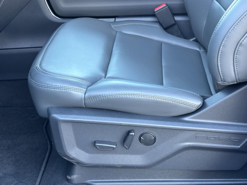 Ford Expedition Vehicle Full-screen Gallery Image 18