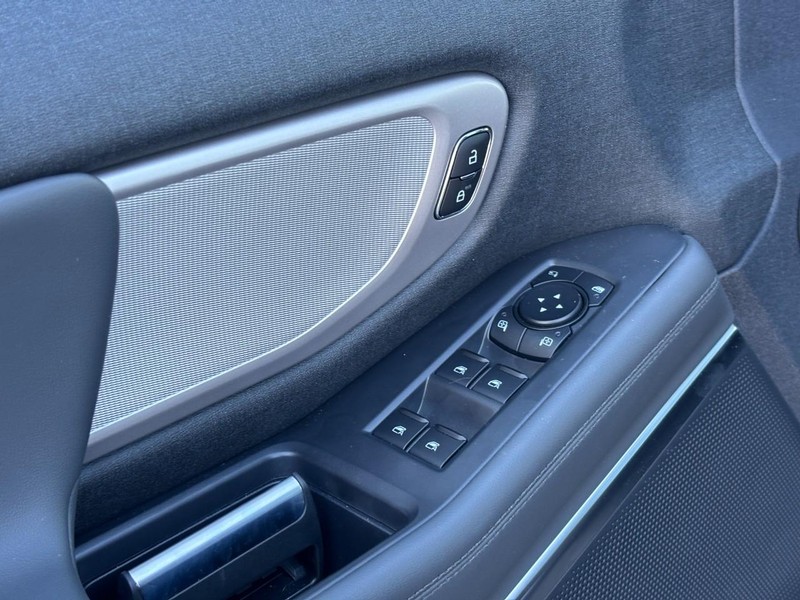 Ford Expedition Vehicle Full-screen Gallery Image 19
