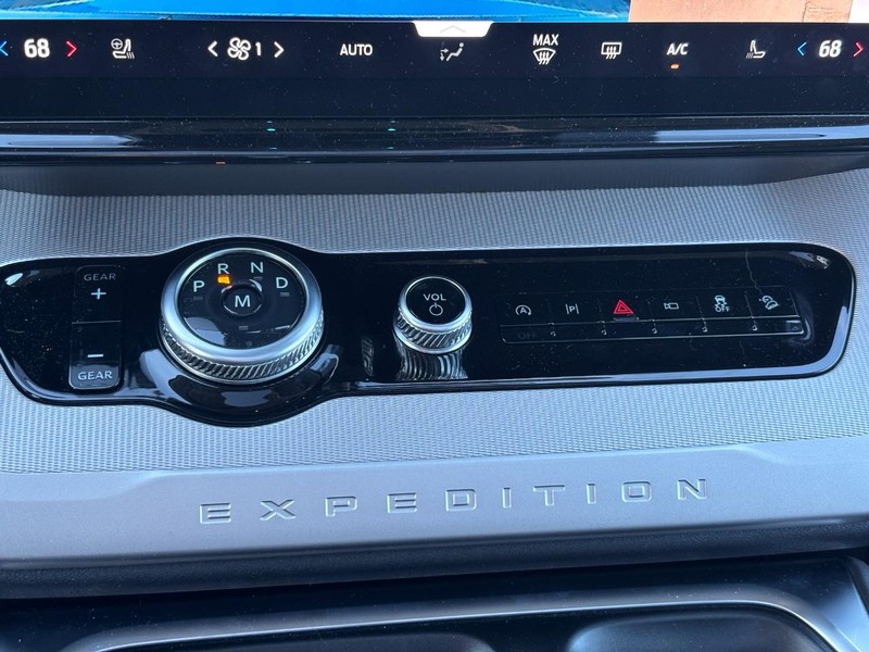 Ford Expedition Vehicle Full-screen Gallery Image 27
