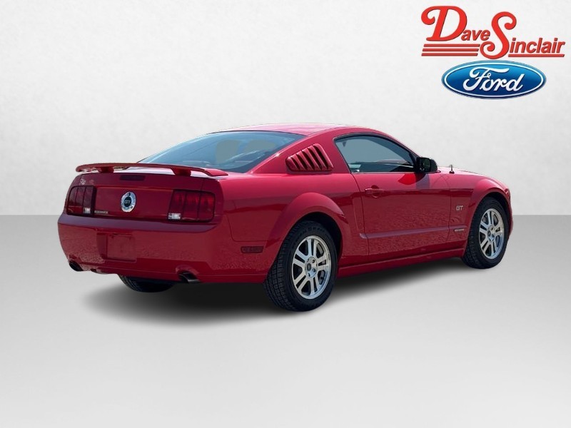 Ford Mustang Vehicle Full-screen Gallery Image 07