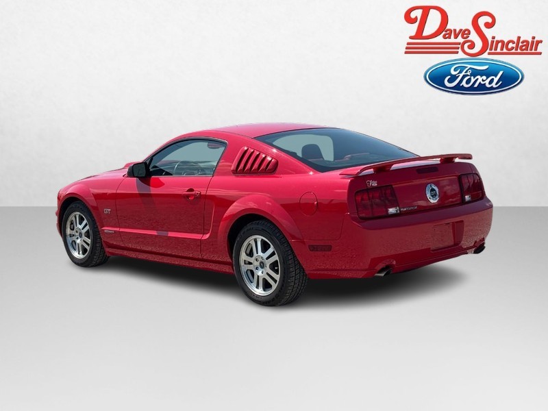 Ford Mustang Vehicle Full-screen Gallery Image 09