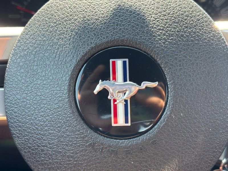 Ford Mustang Vehicle Full-screen Gallery Image 19