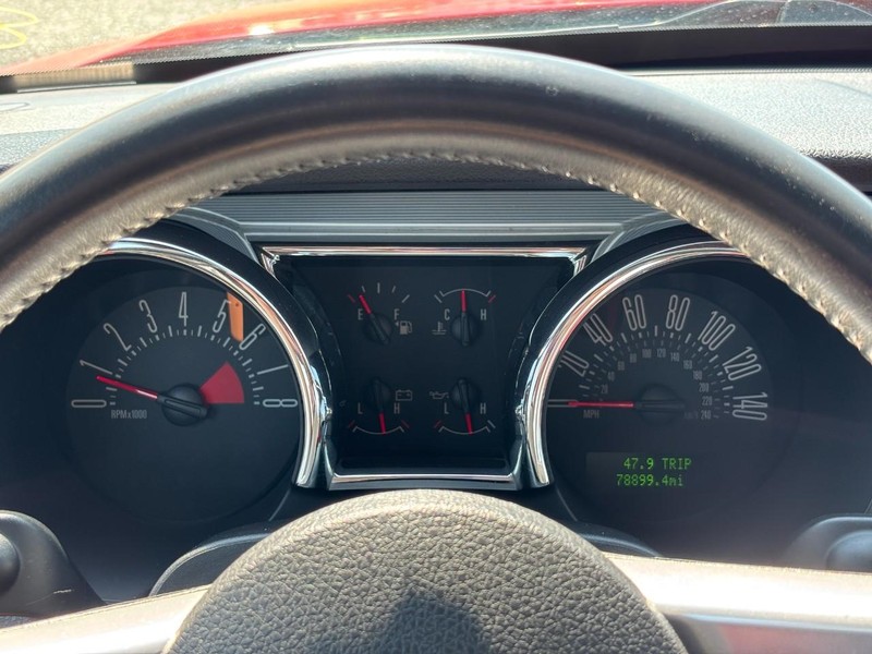 Ford Mustang Vehicle Full-screen Gallery Image 20