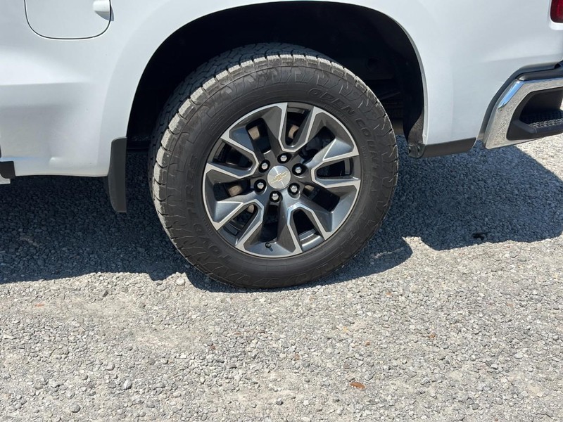 Chevrolet Silverado 1500 Vehicle Image 12
