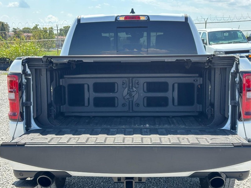 Ram 1500 Vehicle Full-screen Gallery Image 11