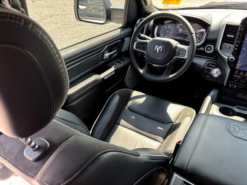 Ram 1500 Vehicle Full-screen Gallery Image 14