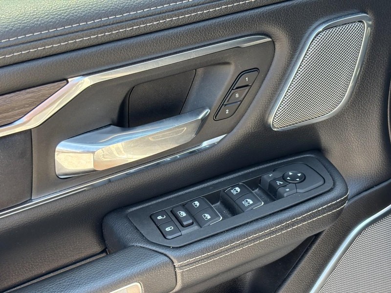 Ram 1500 Vehicle Full-screen Gallery Image 18