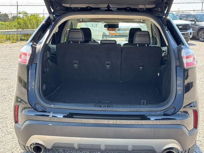 Ford Edge Vehicle Image 11