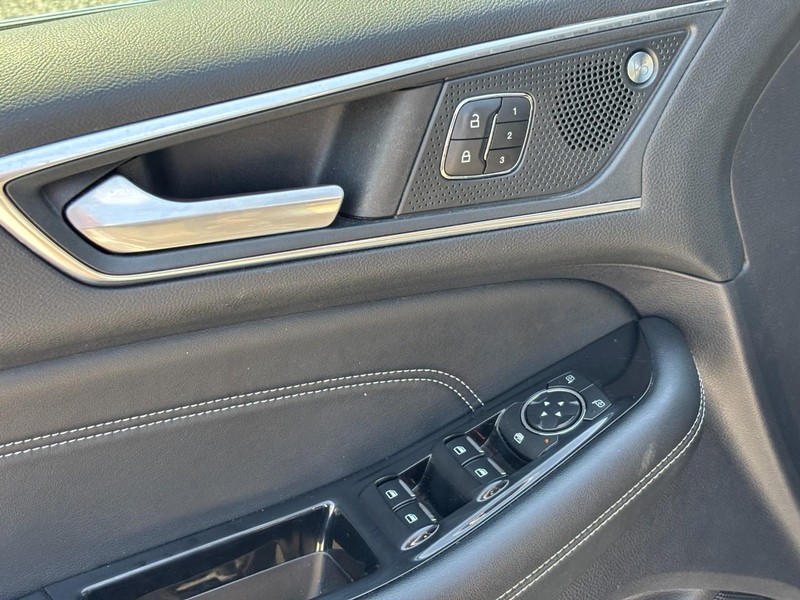 Ford Edge Vehicle Image 18