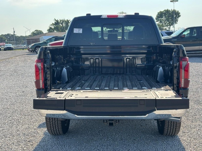 Ford F-150 Vehicle Full-screen Gallery Image 11