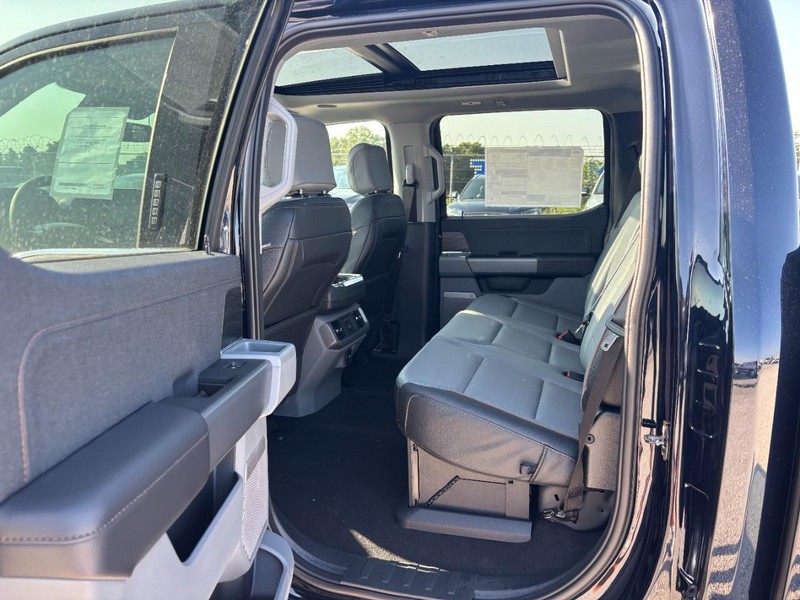 Ford F-150 Vehicle Full-screen Gallery Image 13