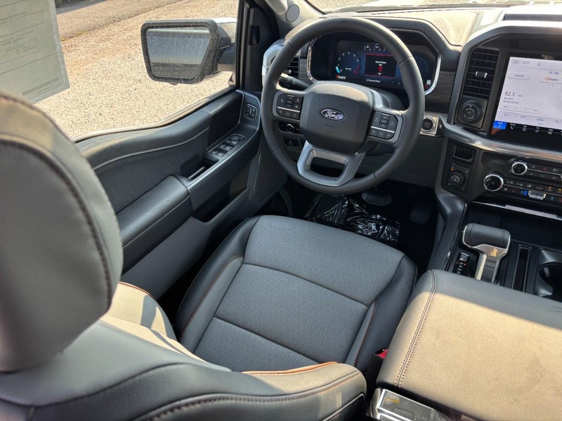 Ford F-150 Vehicle Full-screen Gallery Image 14