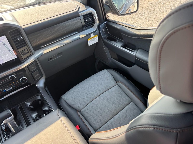 Ford F-150 Vehicle Full-screen Gallery Image 16
