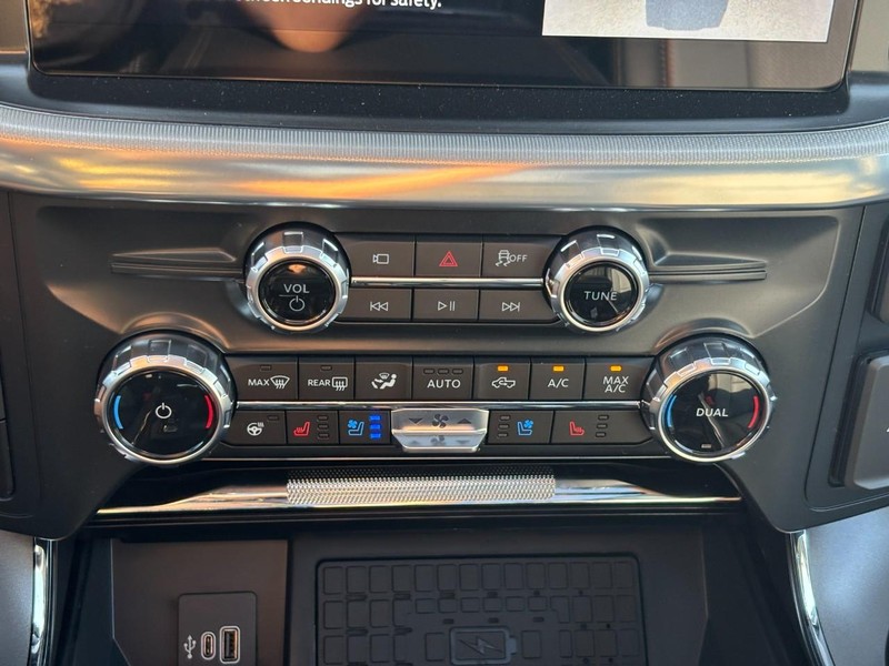 Ford F-150 Vehicle Full-screen Gallery Image 25