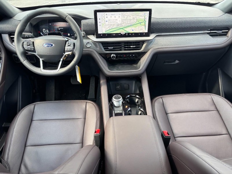 Ford Explorer Vehicle Full-screen Gallery Image 16