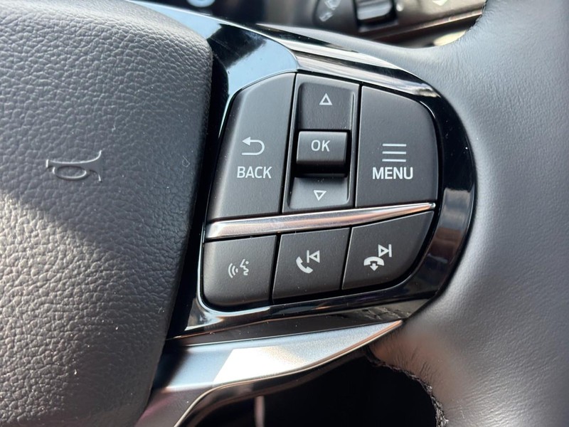 Ford Explorer Vehicle Full-screen Gallery Image 21