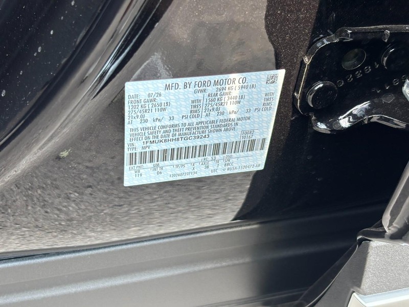 Ford Explorer Vehicle Full-screen Gallery Image 26