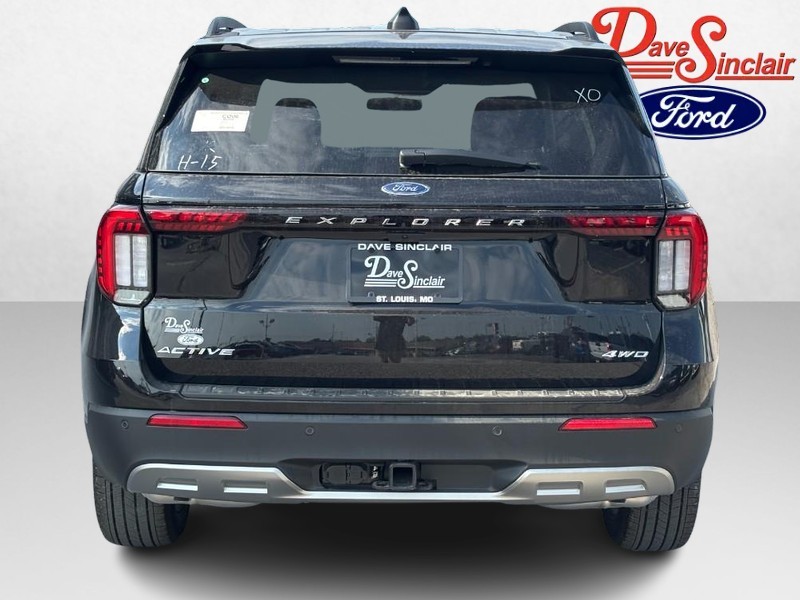 Ford Explorer Vehicle Full-screen Gallery Image 08