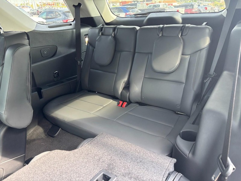Ford Explorer Vehicle Full-screen Gallery Image 13