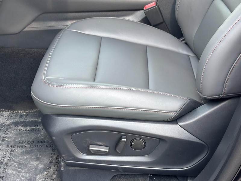 Ford Explorer Vehicle Full-screen Gallery Image 18