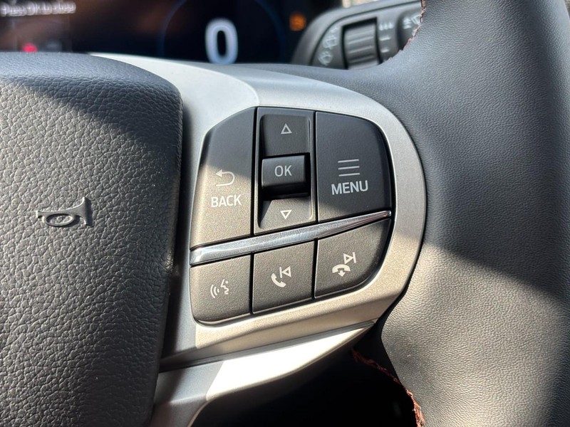 Ford Explorer Vehicle Full-screen Gallery Image 21
