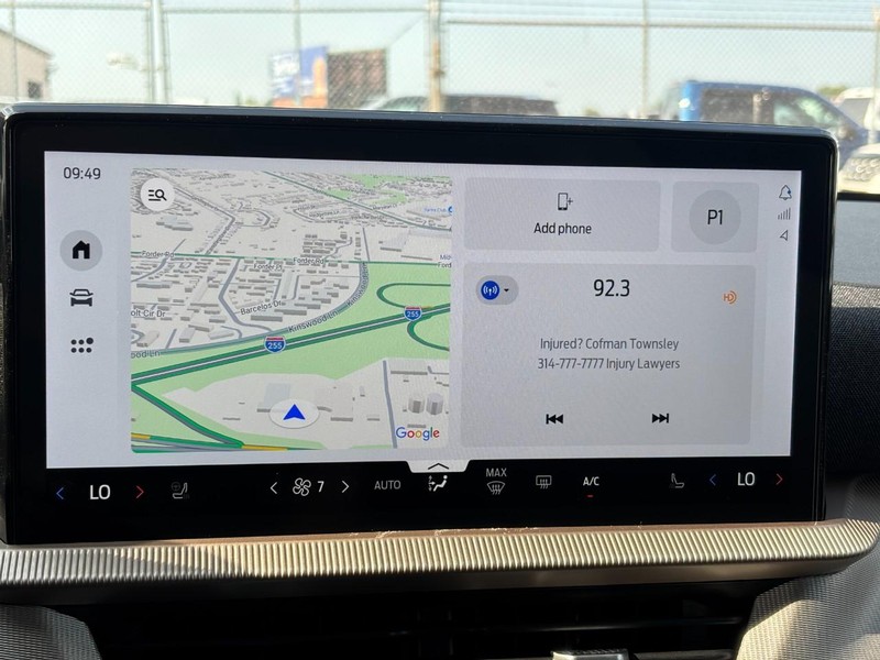 Ford Explorer Vehicle Full-screen Gallery Image 23