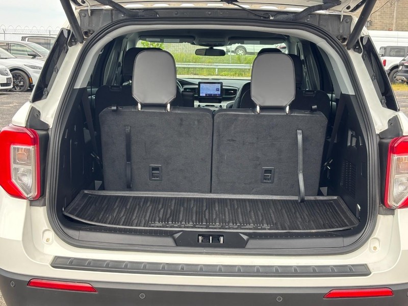 Ford Explorer Vehicle Image 11