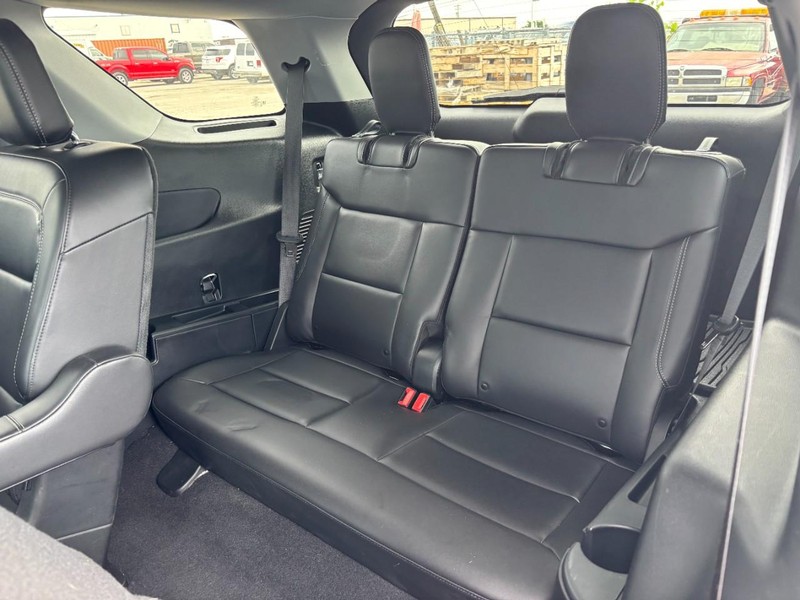 Ford Explorer Vehicle Image 13