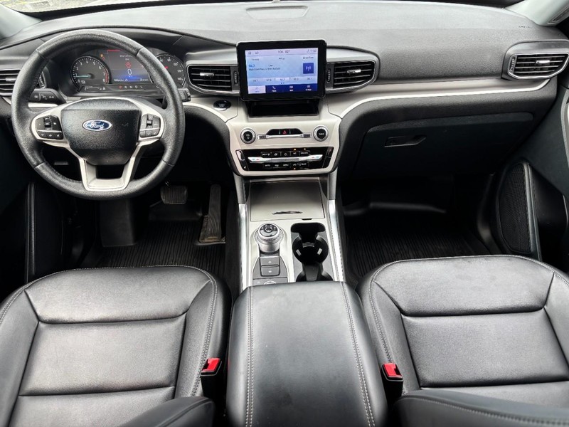 Ford Explorer Vehicle Image 16