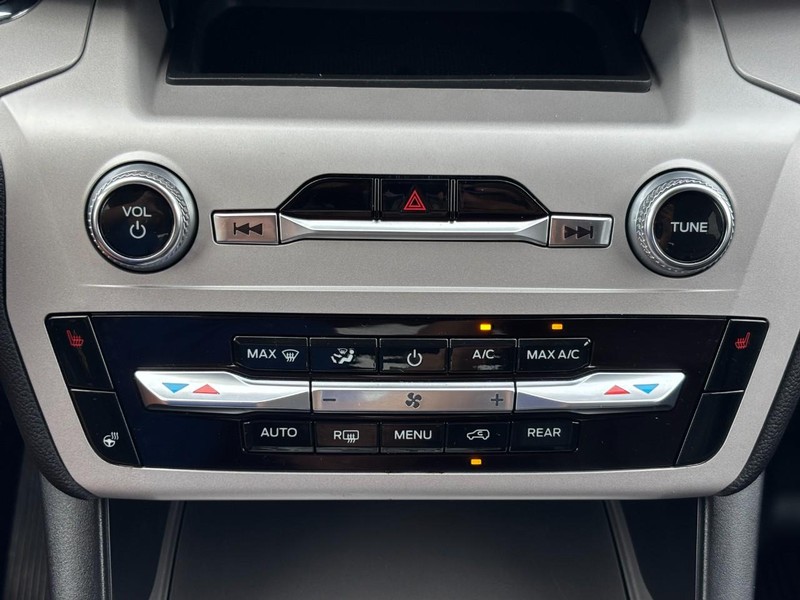 Ford Explorer Vehicle Image 25