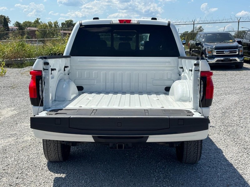 Ford F-150 Lightning Vehicle Full-screen Gallery Image 11