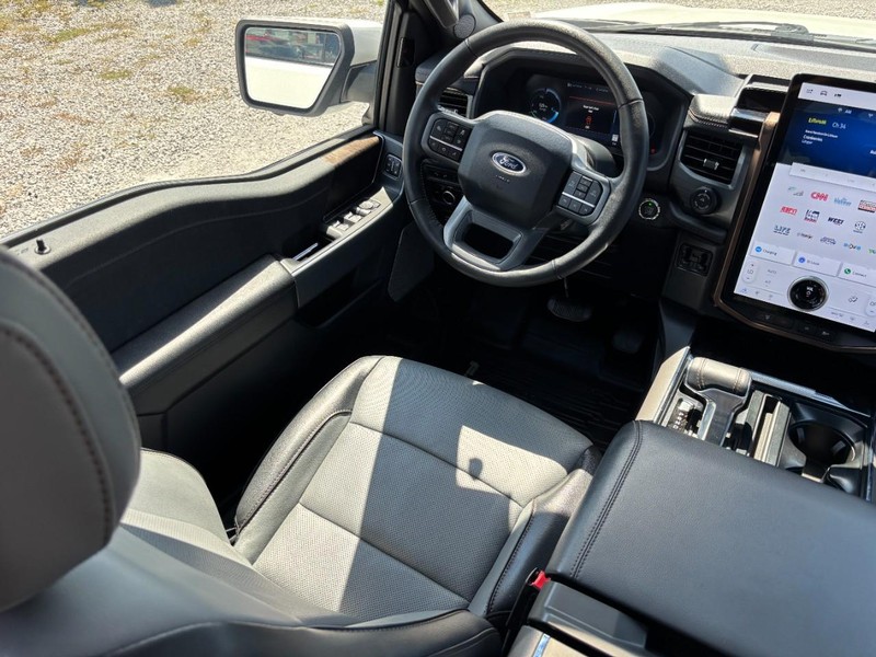 Ford F-150 Lightning Vehicle Full-screen Gallery Image 14