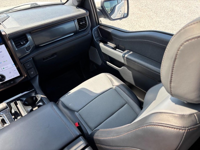 Ford F-150 Lightning Vehicle Full-screen Gallery Image 16
