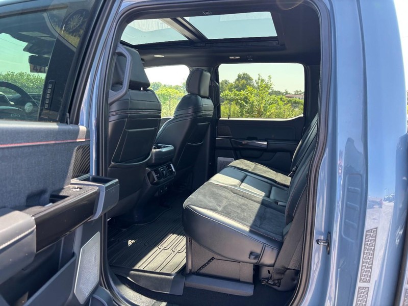 Ford F-150 Vehicle Full-screen Gallery Image 13